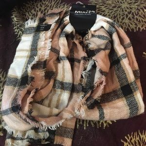 Women’s scarf